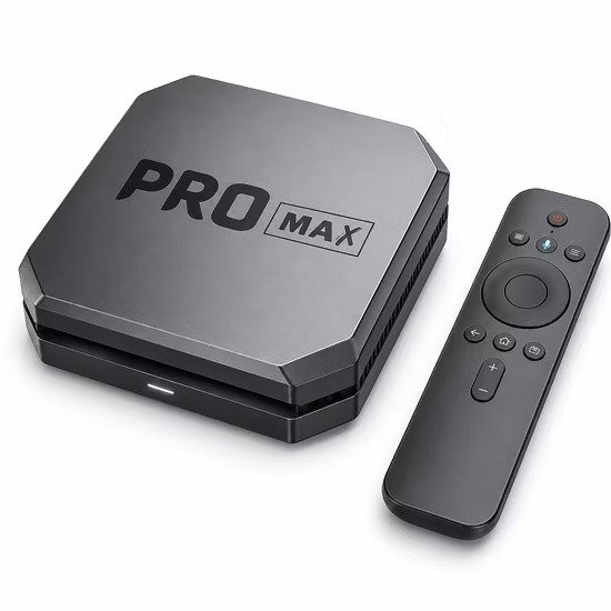 Family watching IPTV Norway on a Smart TV while enjoying affordable live TV, sports, movies, and entertainment.