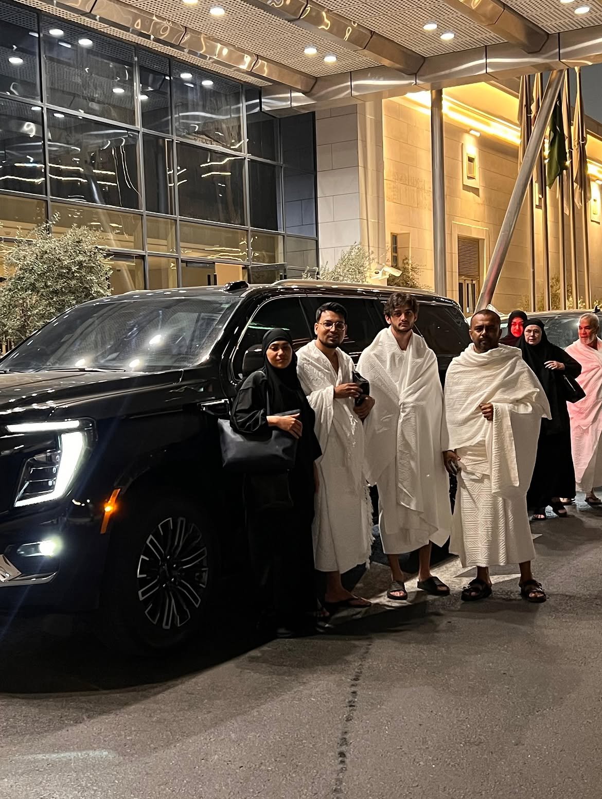 Professional Umrah taxi service for pilgrims travelling between Makkah and Madinah